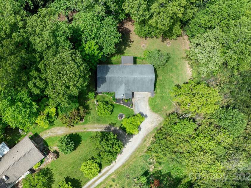 33 & 34 Grandview Court, Asheville, NC 28806.  MLS# CAR4277242, YatesRealty ID 27132. Tons of Potential!