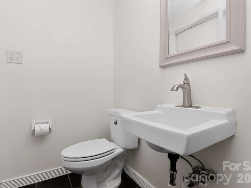 5112 Split Oak Drive, Charlotte, NC 28227.  MLS# CAR4383159, YatesRealty ID 27133. 1.2 bath