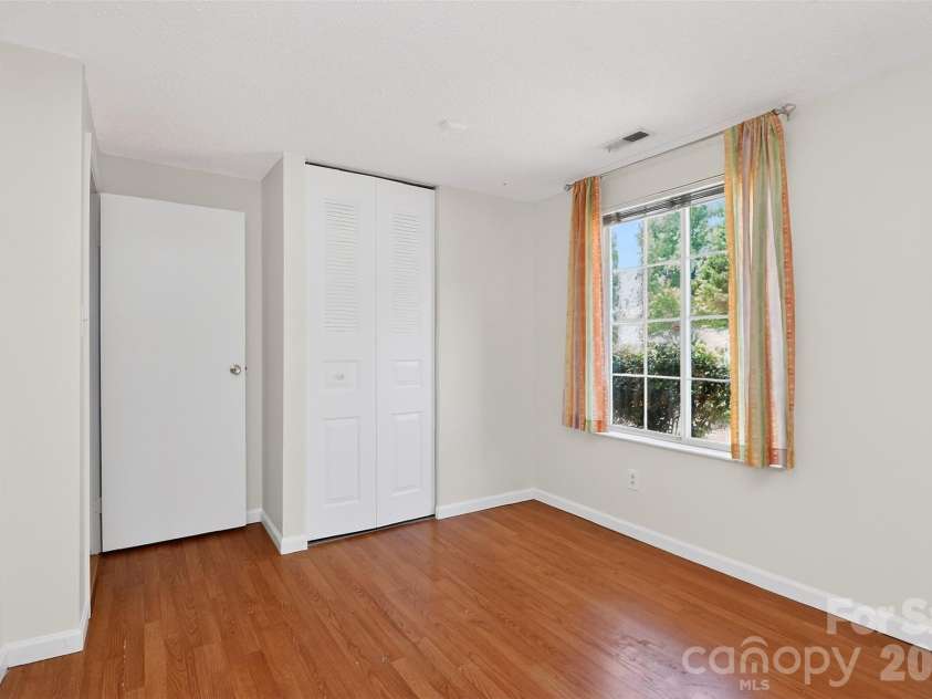 5112 Split Oak Drive, Charlotte, NC 28227.  MLS# CAR4383159, YatesRealty ID 27133. 2nd bedroom