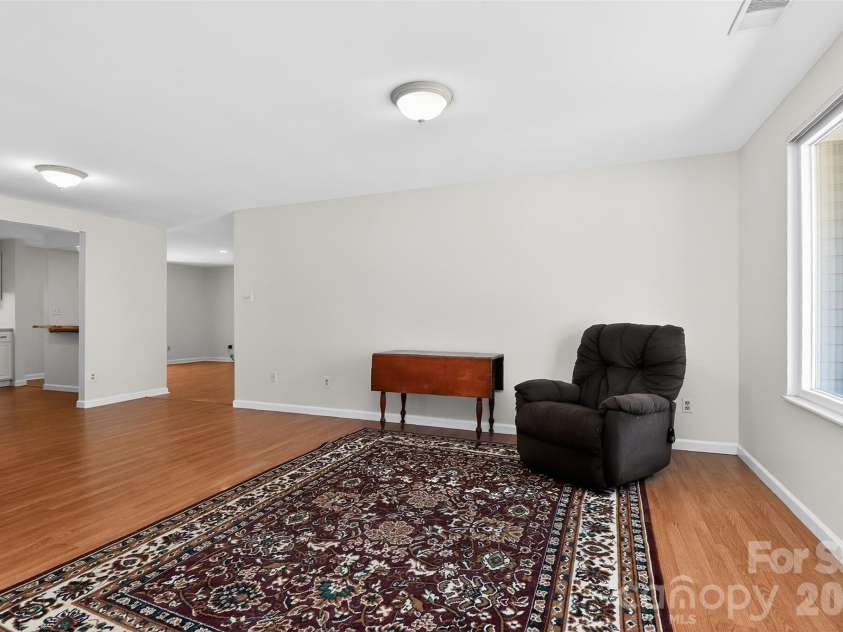 5112 Split Oak Drive, Charlotte, NC 28227.  MLS# CAR4383159, YatesRealty ID 27133. 
