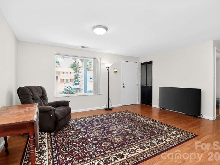 5112 Split Oak Drive, Charlotte, NC 28227.  MLS# CAR4383159, YatesRealty ID 27133. 