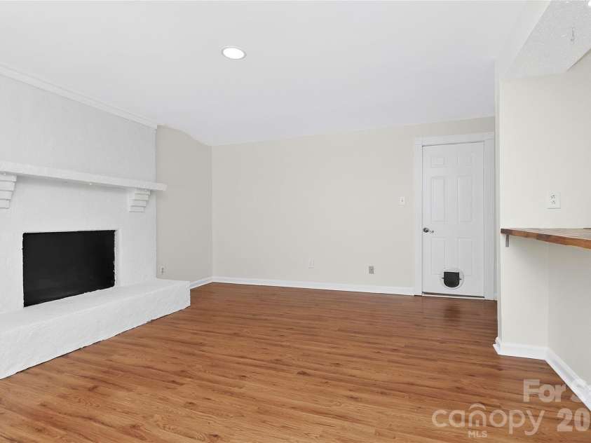 5112 Split Oak Drive, Charlotte, NC 28227.  MLS# CAR4383159, YatesRealty ID 27133. 