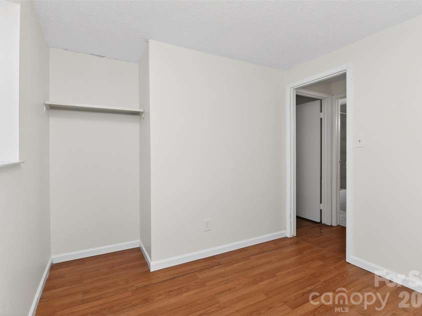 5112 Split Oak Drive, Charlotte, NC 28227.  MLS# CAR4383159, YatesRealty ID 27133. 