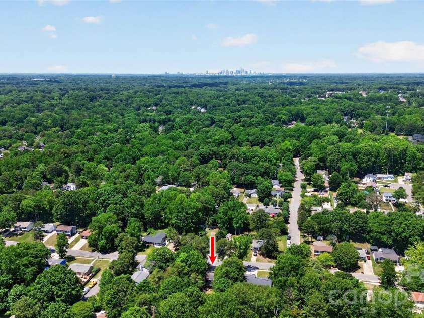 5112 Split Oak Drive, Charlotte, NC 28227.  MLS# CAR4383159, YatesRealty ID 27133. 