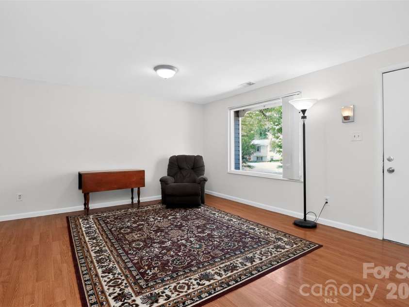 5112 Split Oak Drive, Charlotte, NC 28227.  MLS# CAR4383159, YatesRealty ID 27133. Large picture window lets in tons on light