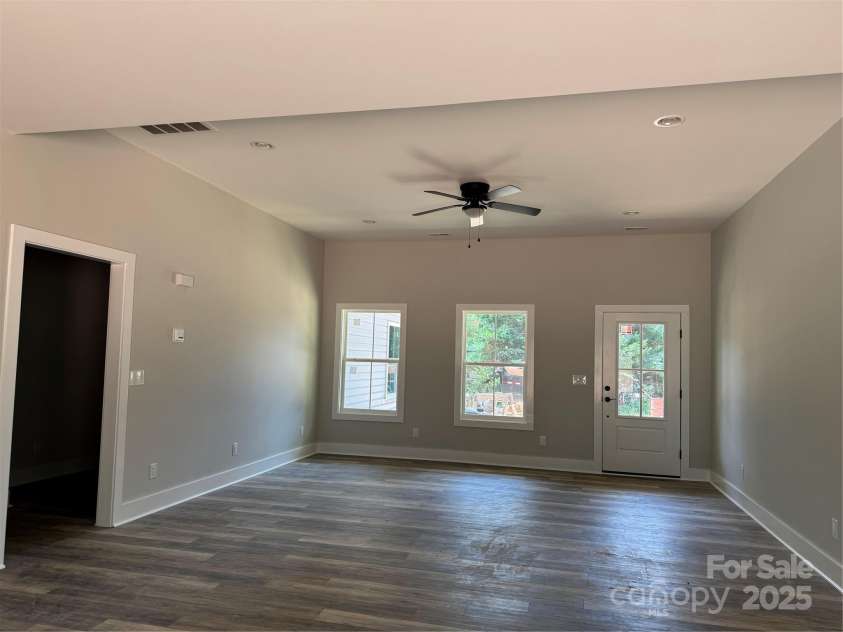 210 Baker Street, Jefferson, SC 29728.  MLS# CAR4279510, YatesRealty ID 27134. Large great Room