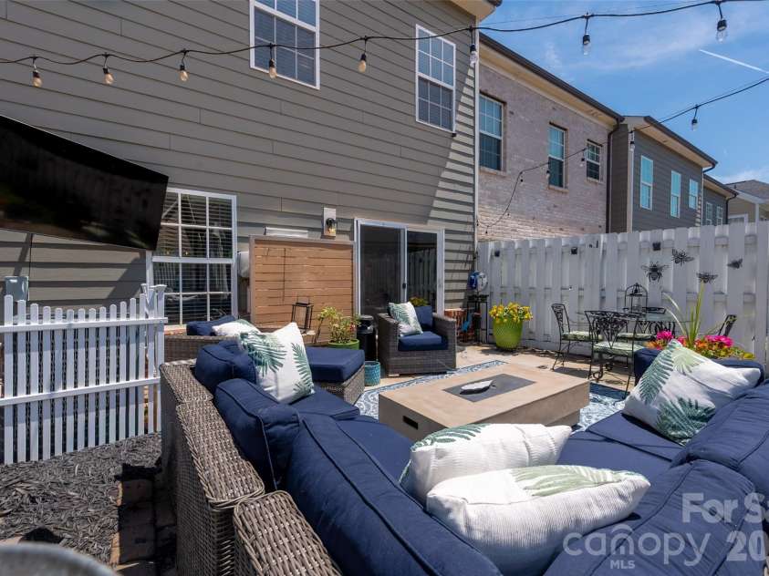 20114 Lamp Lighters Way, Cornelius, NC 28031.  MLS# CAR4380618, YatesRealty ID 27135. 