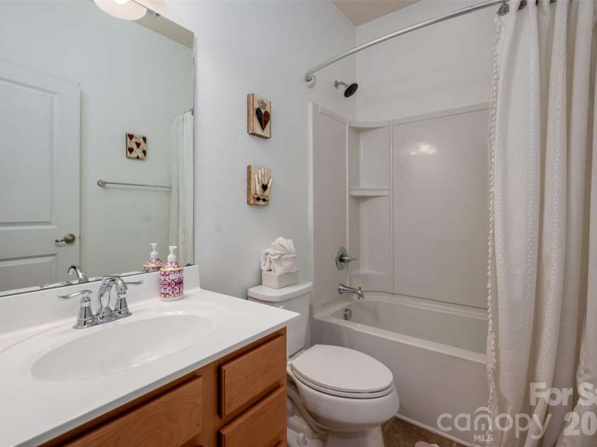 20114 Lamp Lighters Way, Cornelius, NC 28031.  MLS# CAR4380618, YatesRealty ID 27135. Guest Bathroom