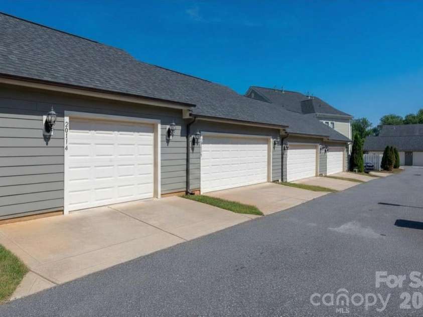 20114 Lamp Lighters Way, Cornelius, NC 28031.  MLS# CAR4380618, YatesRealty ID 27135. Oversized 1-car Garage from Alley