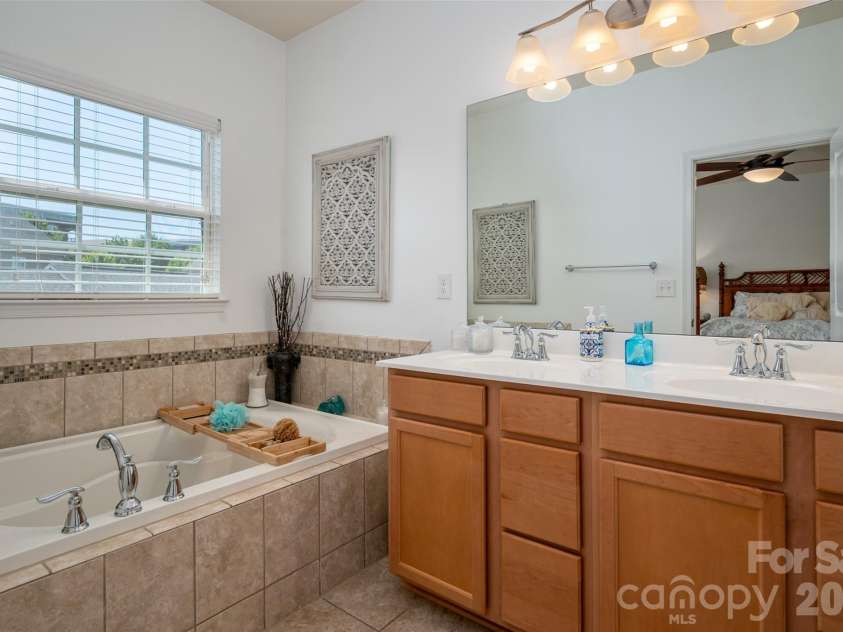20114 Lamp Lighters Way, Cornelius, NC 28031.  MLS# CAR4380618, YatesRealty ID 27135. Primary Bathroom w/ dual sinks