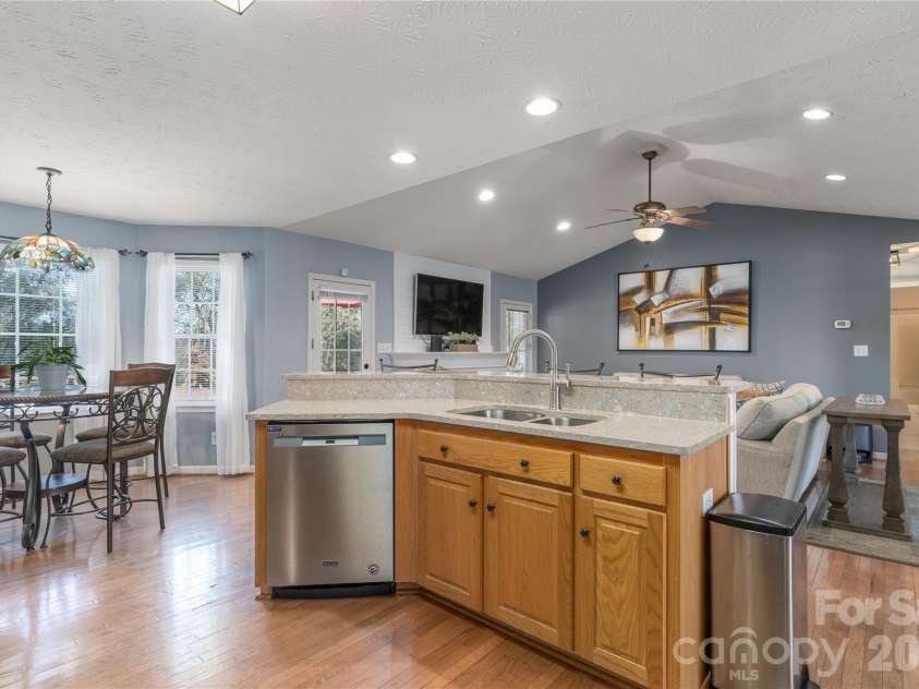127 Millbranch Lane, Statesville, NC 28625.  MLS# CAR4368682, YatesRealty ID 27138. 