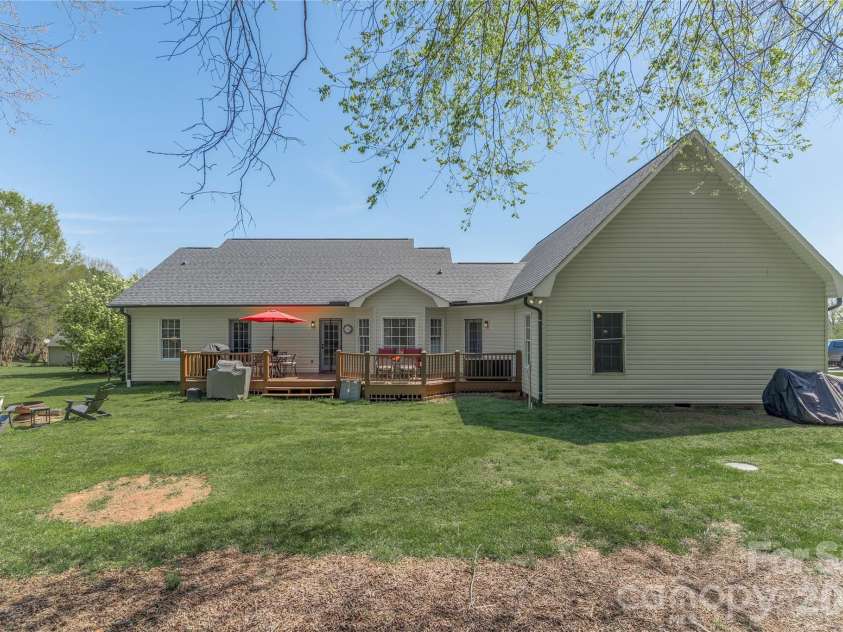 127 Millbranch Lane, Statesville, NC 28625.  MLS# CAR4368682, YatesRealty ID 27138. 