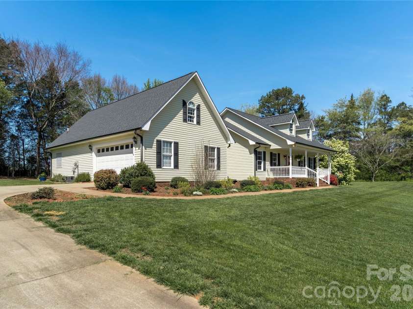 127 Millbranch Lane, Statesville, NC 28625.  MLS# CAR4368682, YatesRealty ID 27138. 