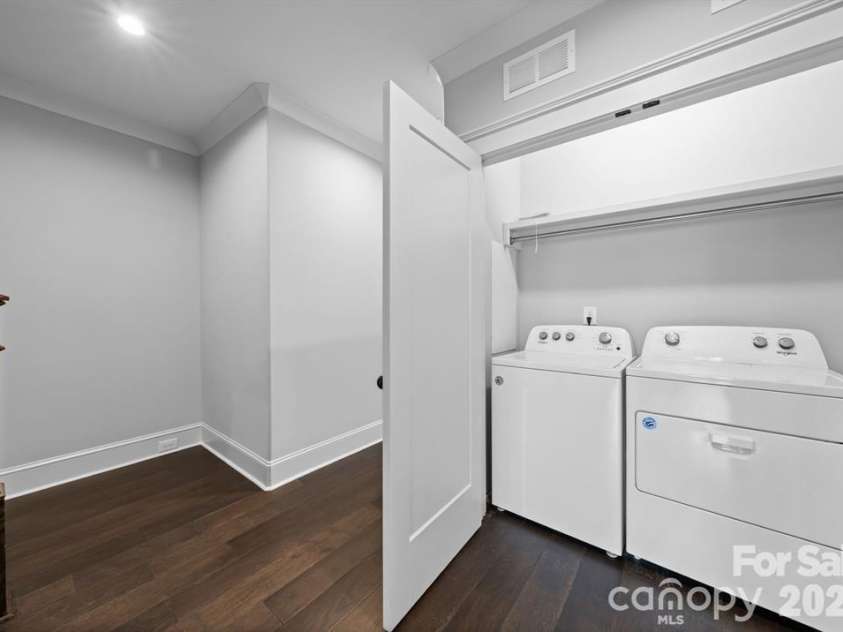 622 Mattie Rose Lane, Charlotte, NC 28204.  MLS# CAR4352164, YatesRealty ID 27139. 