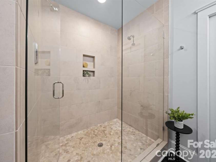 622 Mattie Rose Lane, Charlotte, NC 28204.  MLS# CAR4352164, YatesRealty ID 27139. 