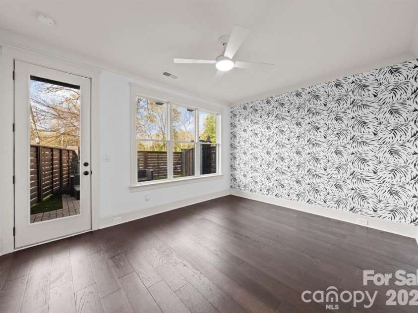 622 Mattie Rose Lane, Charlotte, NC 28204.  MLS# CAR4352164, YatesRealty ID 27139. 