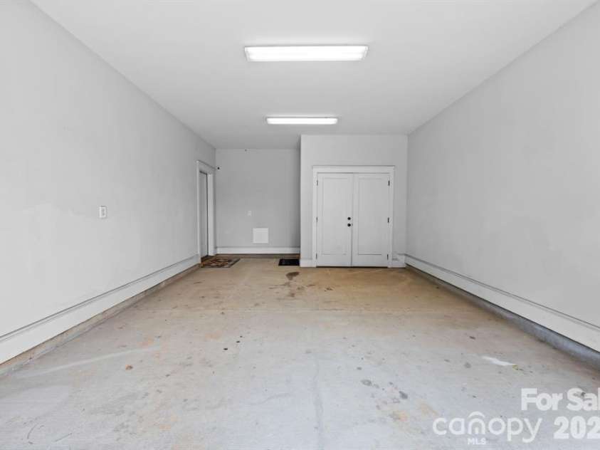 622 Mattie Rose Lane, Charlotte, NC 28204.  MLS# CAR4352164, YatesRealty ID 27139. 