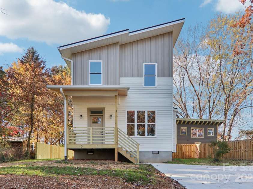 3 Fourth Street, Asheville, NC 28803.  MLS# CAR4320976, YatesRealty ID 2714. 