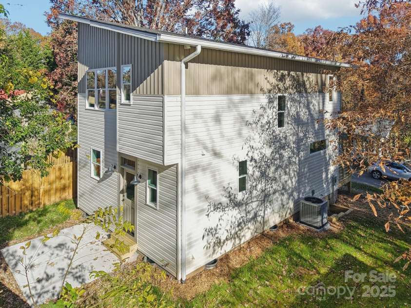 3 Fourth Street, Asheville, NC 28803.  MLS# CAR4320976, YatesRealty ID 2714. 