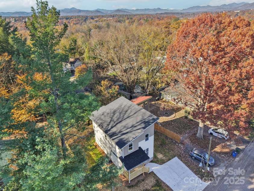 3 Fourth Street, Asheville, NC 28803.  MLS# CAR4320976, YatesRealty ID 2714. 