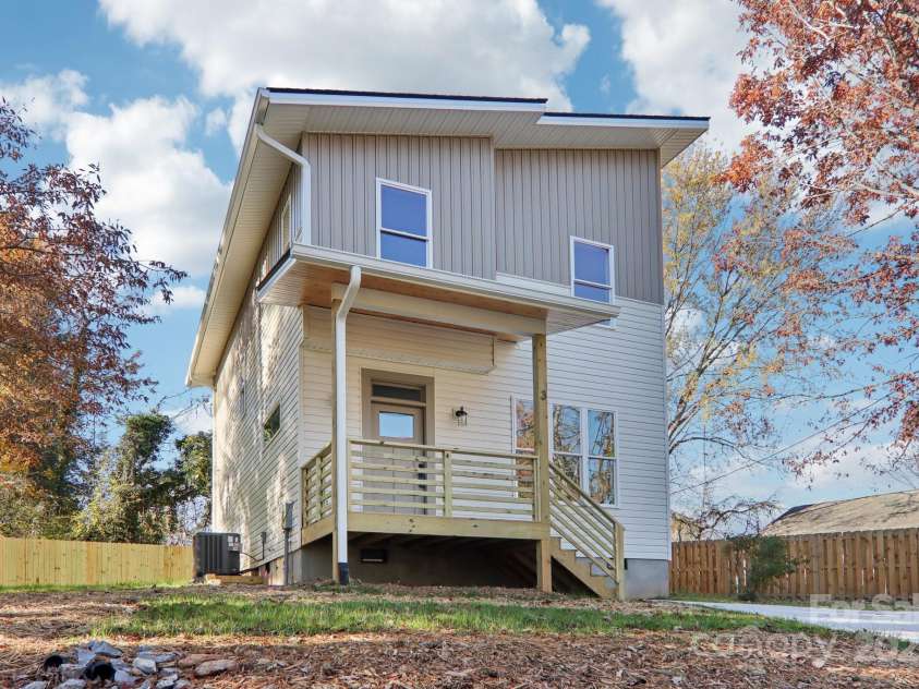 3 Fourth Street, Asheville, NC 28803.  MLS# CAR4320976, YatesRealty ID 2714. 