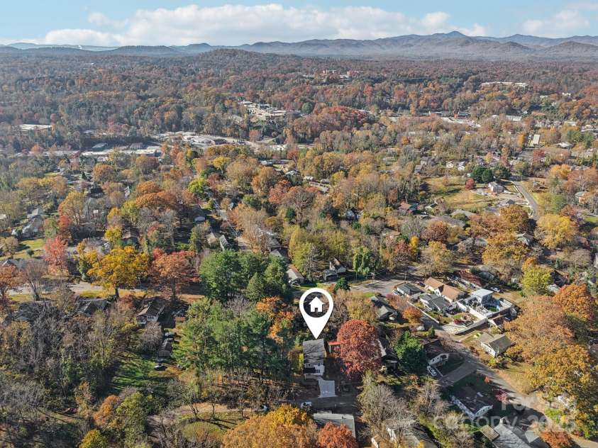 3 Fourth Street, Asheville, NC 28803.  MLS# CAR4320976, YatesRealty ID 2714. 