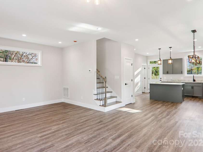 3 Fourth Street, Asheville, NC 28803.  MLS# CAR4320976, YatesRealty ID 2714. 