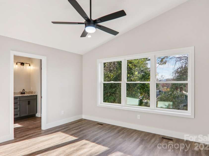 3 Fourth Street, Asheville, NC 28803.  MLS# CAR4320976, YatesRealty ID 2714. 