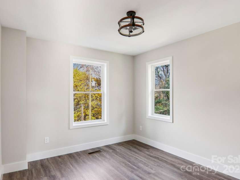 3 Fourth Street, Asheville, NC 28803.  MLS# CAR4320976, YatesRealty ID 2714. 