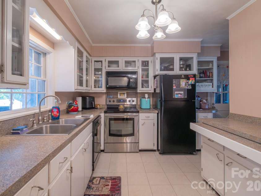 44446 Field Road, New London, NC 28127.  MLS# CAR4373359, YatesRealty ID 27140. Kitchen