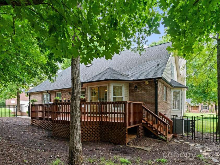 901 Brighton Drive, Kannapolis, NC 28081.  MLS# CAR4264454, YatesRealty ID 27140. 