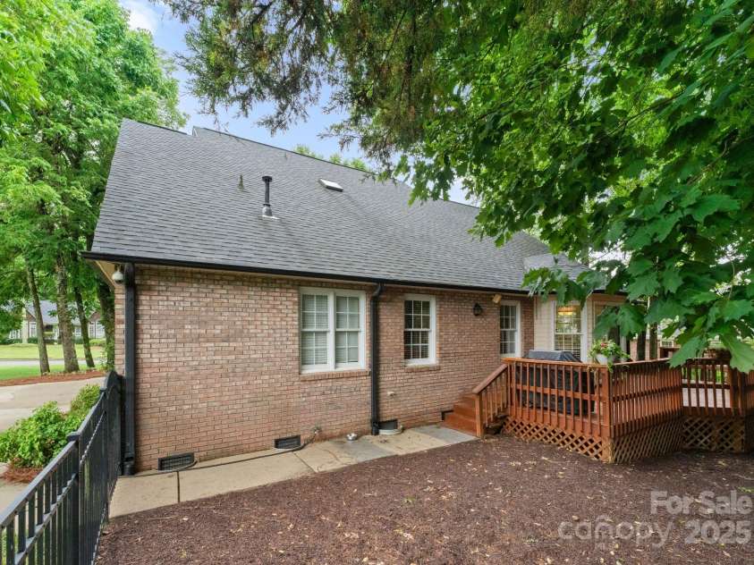 901 Brighton Drive, Kannapolis, NC 28081.  MLS# CAR4264454, YatesRealty ID 27140. 