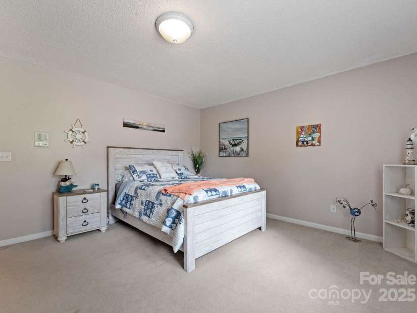 901 Brighton Drive, Kannapolis, NC 28081.  MLS# CAR4264454, YatesRealty ID 27140. 