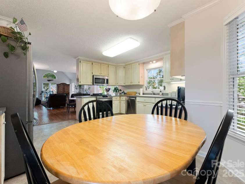 901 Brighton Drive, Kannapolis, NC 28081.  MLS# CAR4264454, YatesRealty ID 27140. 