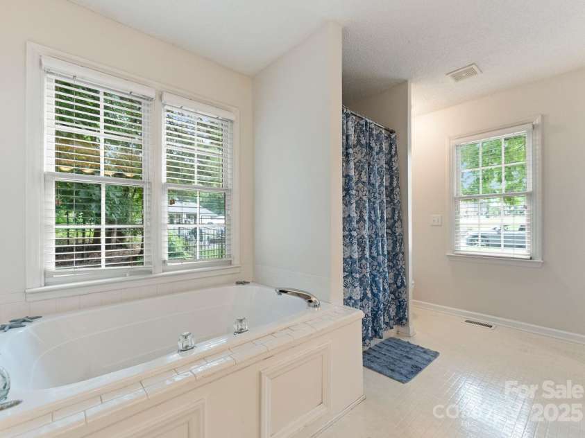 901 Brighton Drive, Kannapolis, NC 28081.  MLS# CAR4264454, YatesRealty ID 27140. 