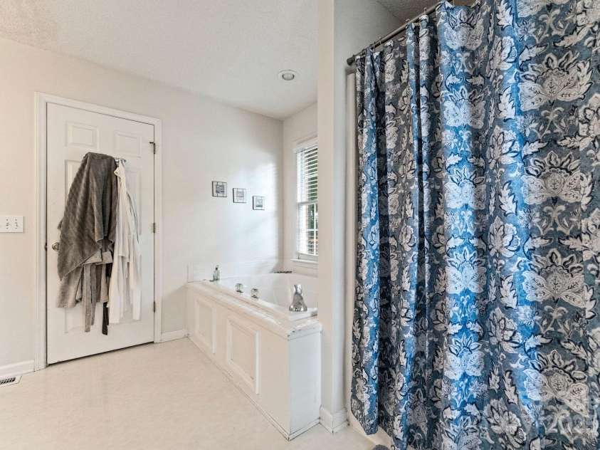 901 Brighton Drive, Kannapolis, NC 28081.  MLS# CAR4264454, YatesRealty ID 27140. 