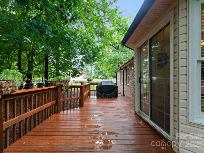 901 Brighton Drive, Kannapolis, NC 28081.  MLS# CAR4264454, YatesRealty ID 27140. 