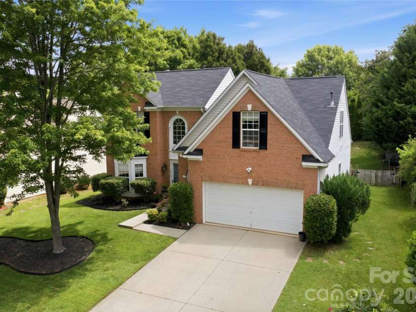 10010 Spring Park Drive, Charlotte, NC 28269.  MLS# CAR4386644, YatesRealty ID 27141. 