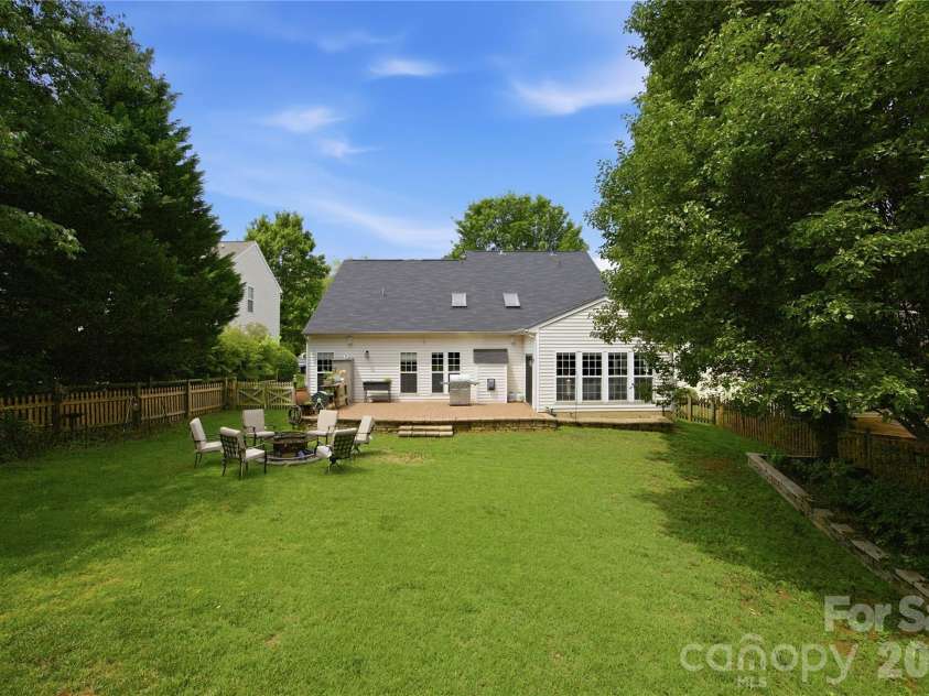 10010 Spring Park Drive, Charlotte, NC 28269.  MLS# CAR4386644, YatesRealty ID 27141. 