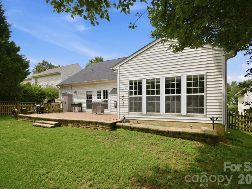 10010 Spring Park Drive, Charlotte, NC 28269.  MLS# CAR4386644, YatesRealty ID 27141. 