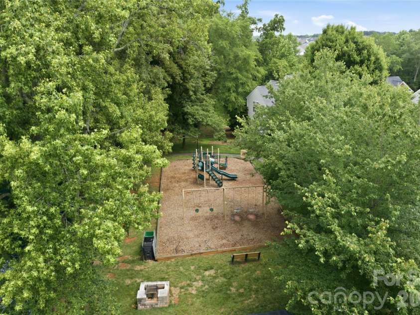 10010 Spring Park Drive, Charlotte, NC 28269.  MLS# CAR4386644, YatesRealty ID 27141. 