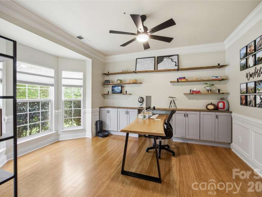 10010 Spring Park Drive, Charlotte, NC 28269.  MLS# CAR4386644, YatesRealty ID 27141. 
