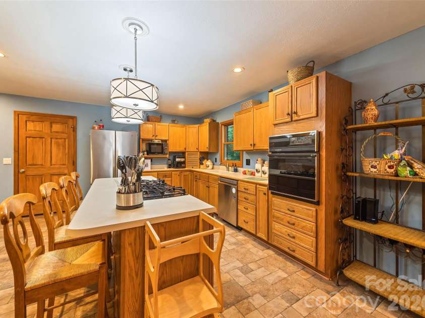 400 Sunset Heights, Canton, NC 28716.  MLS# CAR4294238, YatesRealty ID 27142. 