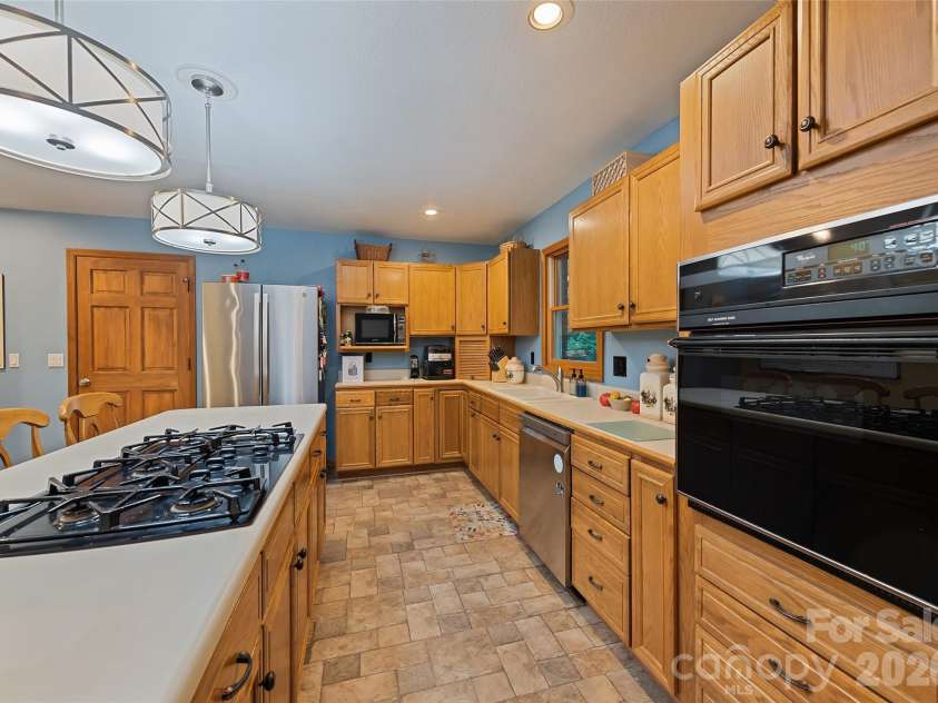 400 Sunset Heights, Canton, NC 28716.  MLS# CAR4294238, YatesRealty ID 27142. 