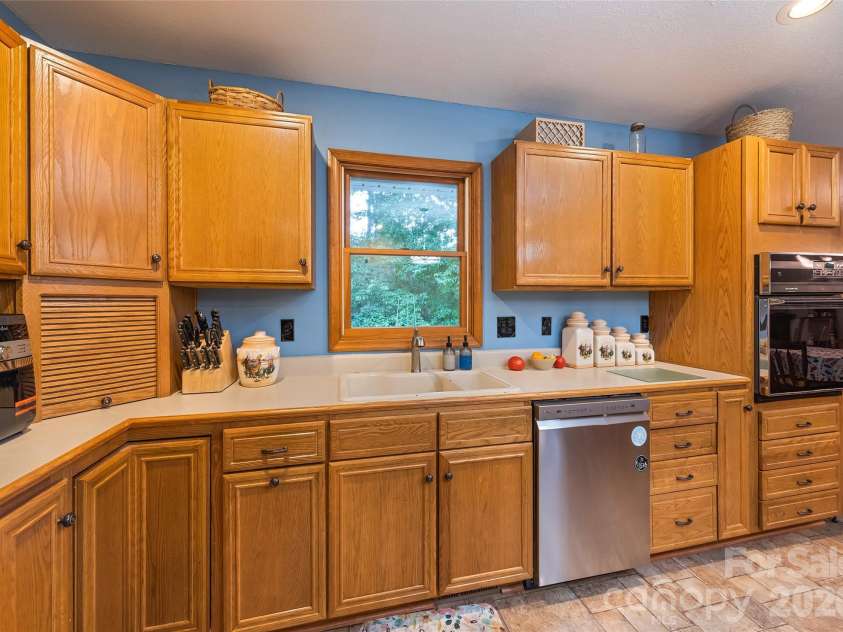 400 Sunset Heights, Canton, NC 28716.  MLS# CAR4294238, YatesRealty ID 27142. 