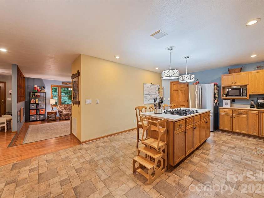 400 Sunset Heights, Canton, NC 28716.  MLS# CAR4294238, YatesRealty ID 27142. 