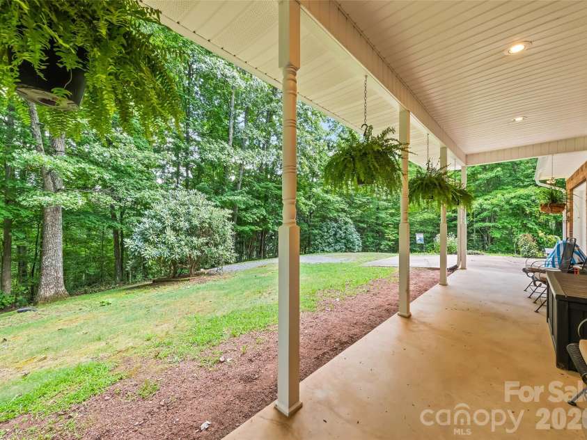 400 Sunset Heights, Canton, NC 28716.  MLS# CAR4294238, YatesRealty ID 27142. Front Porch
