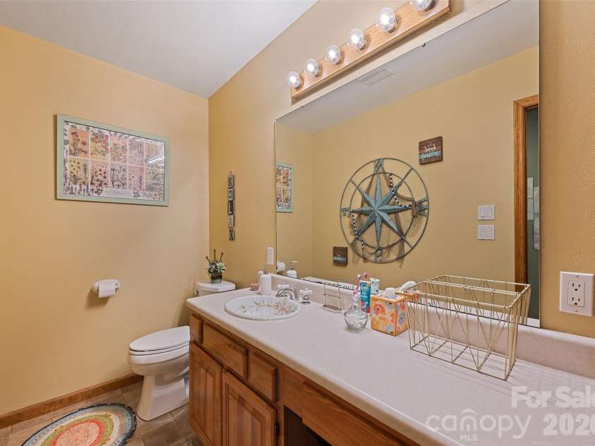 400 Sunset Heights, Canton, NC 28716.  MLS# CAR4294238, YatesRealty ID 27142. Guest Bath