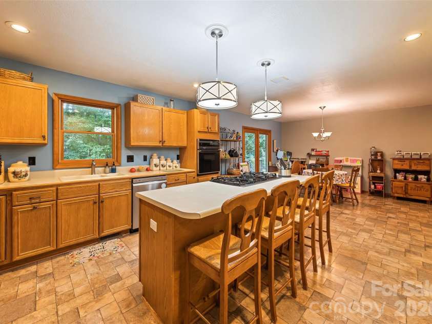 400 Sunset Heights, Canton, NC 28716.  MLS# CAR4294238, YatesRealty ID 27142. Kitchen