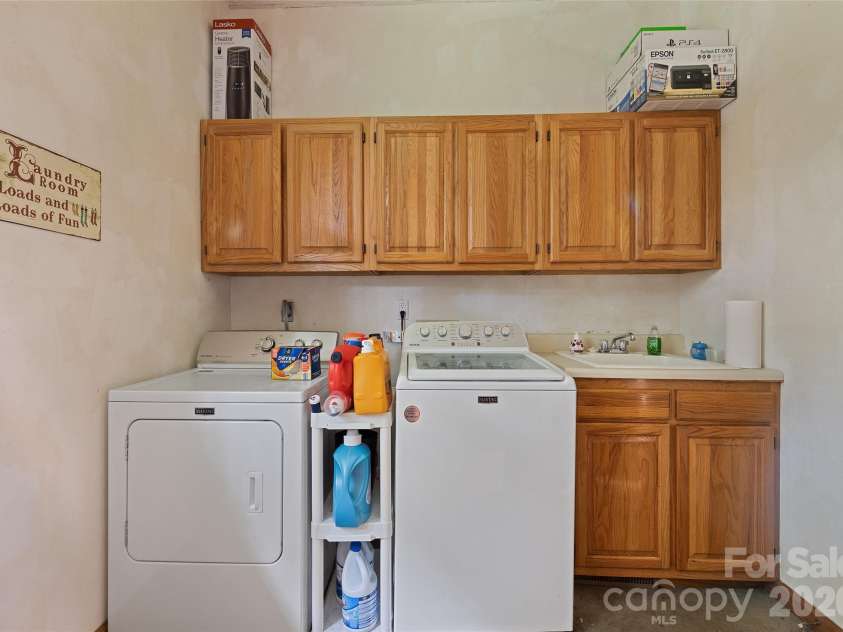 400 Sunset Heights, Canton, NC 28716.  MLS# CAR4294238, YatesRealty ID 27142. Laundry